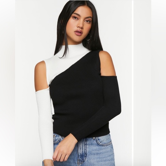 Crave Fame Juniors' Cold-Shoulder Mock-Neck Sweater Size M. - Picture 1 of 5